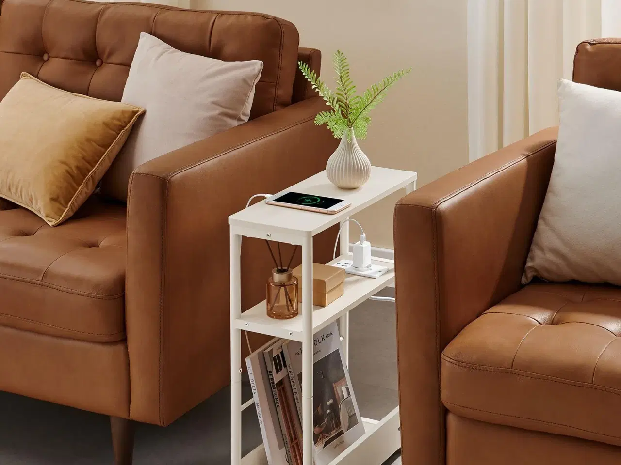 Billede 2 - Smalt sidebord med strømudtag – VASAGLE, 3 niveauer, magasinholder, cremehvid LET335W02