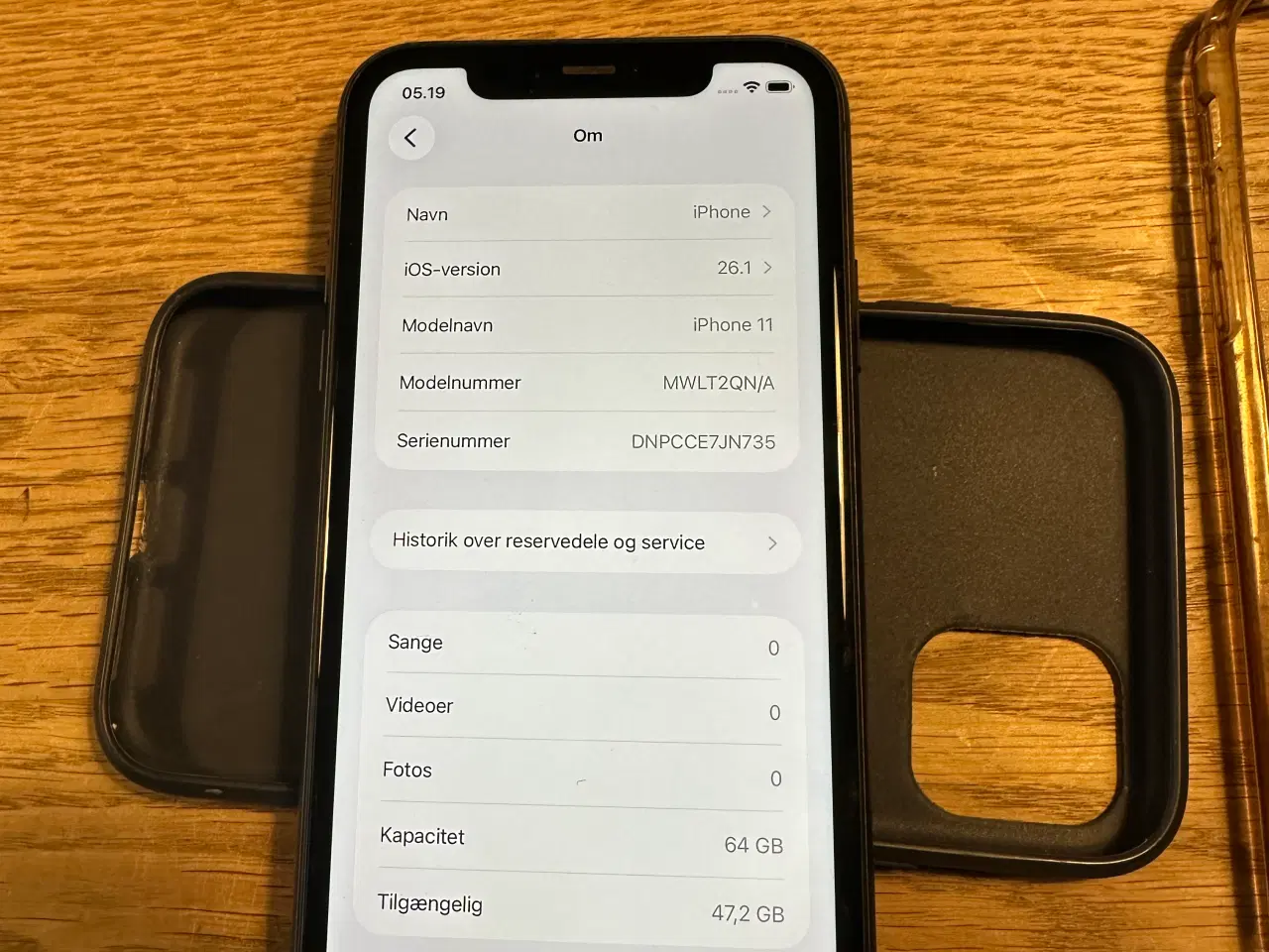 Billede 5 - iPhone 11 med kabel, oplader, covers mm.