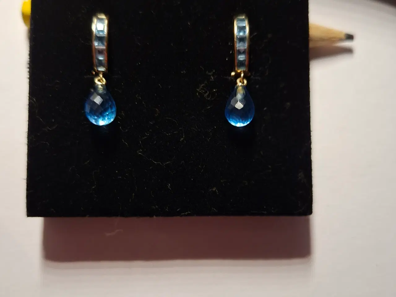 Billede 4 - Par Topasøreringe i 14 kt.guld