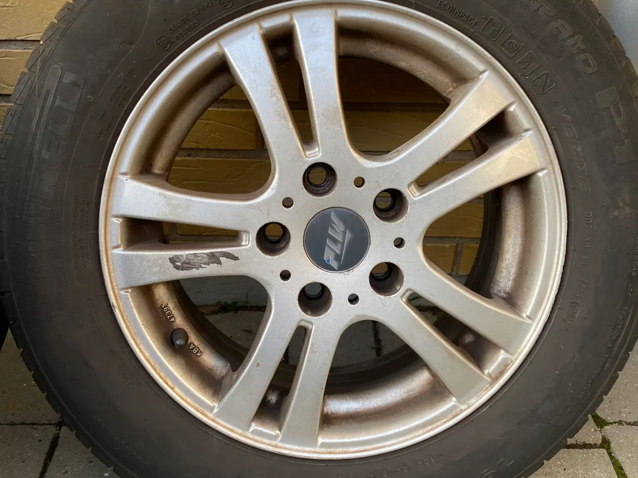 Billede 2 - Alufælge med sommerdæk 