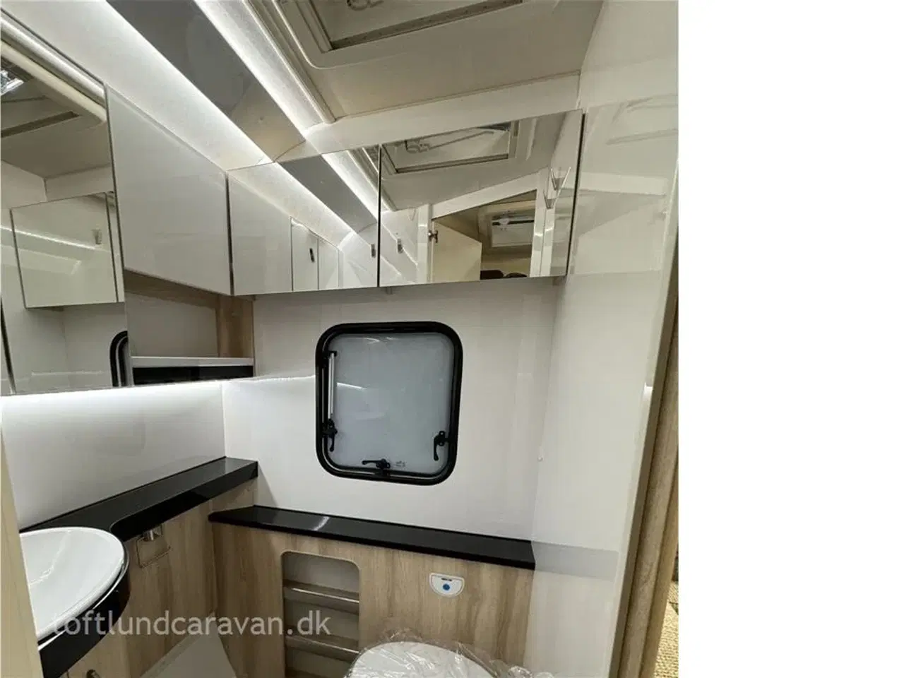 Billede 20 - 2024 - Hobby De Luxe 460 SFf   LAV VÆGT. FÅ ET EKSTRA GODT TILBUD. m/QUEENS SENG ! NU PÅ LAGER TIL OMGÅENDE LEVERING !