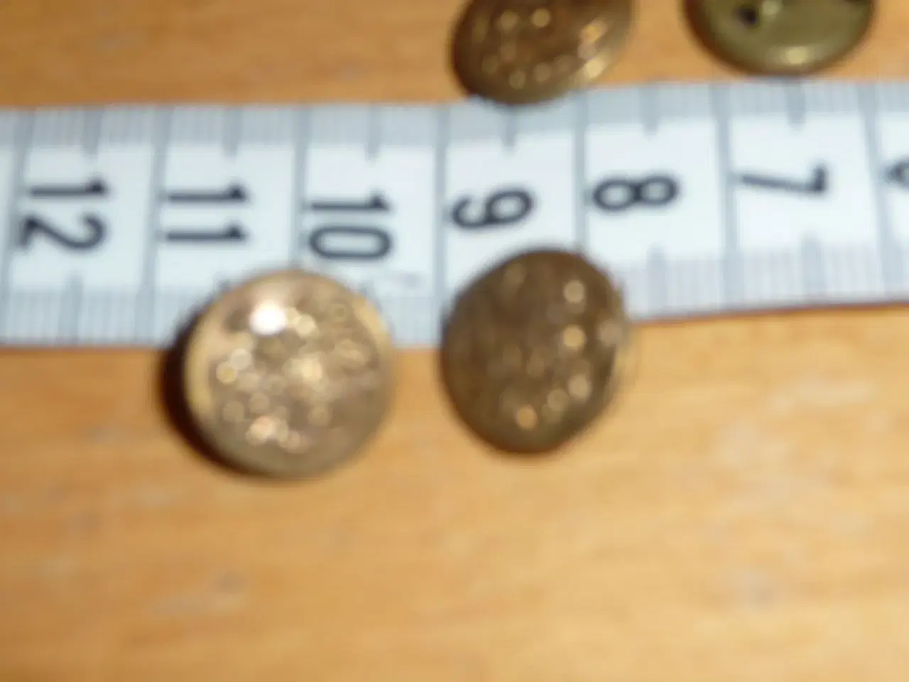 Billede 3 - 4 gamle metal knapper 