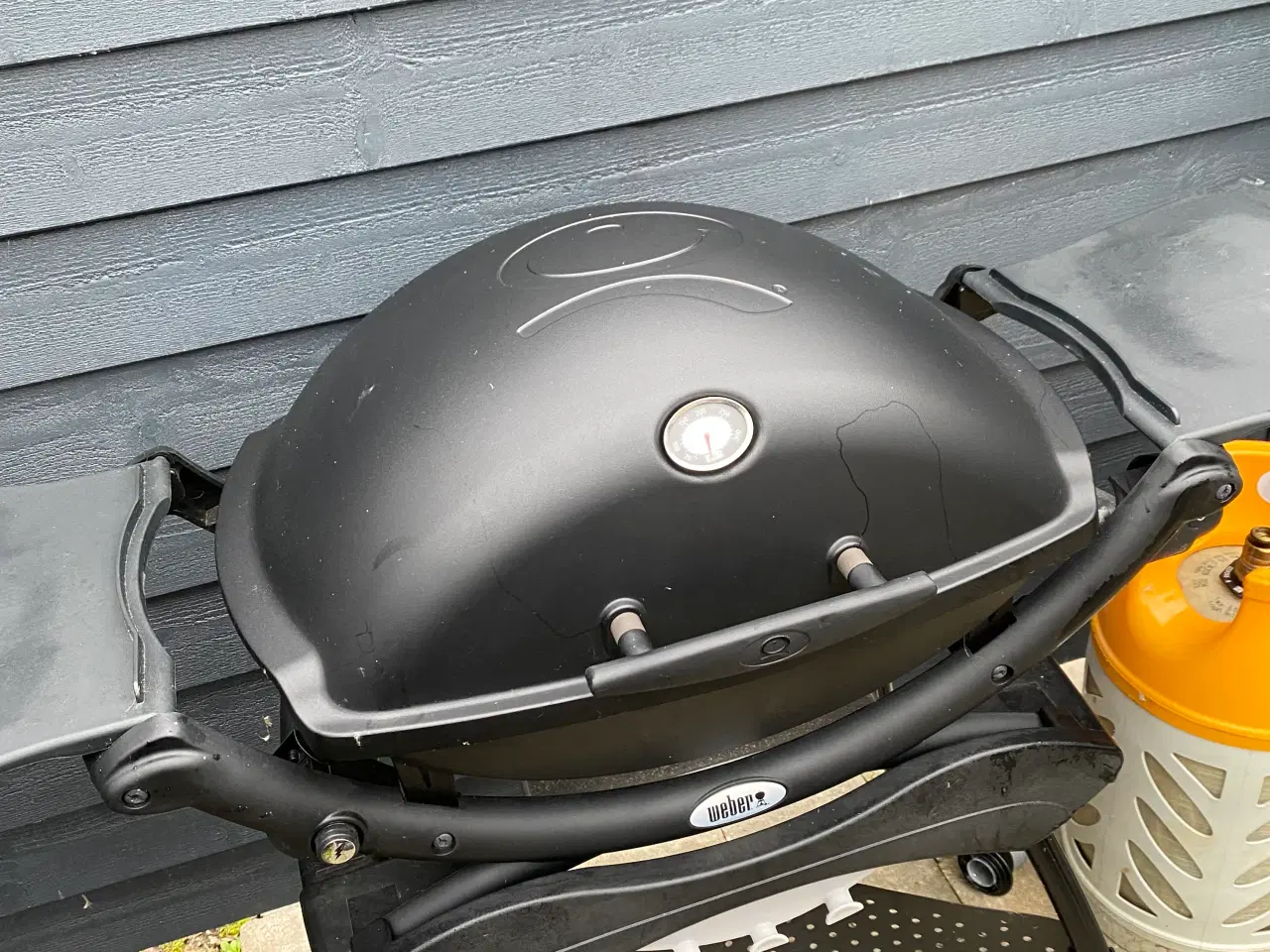 Billede 2 - Weber gasgrill Q2200 inkl. bord og overtræk