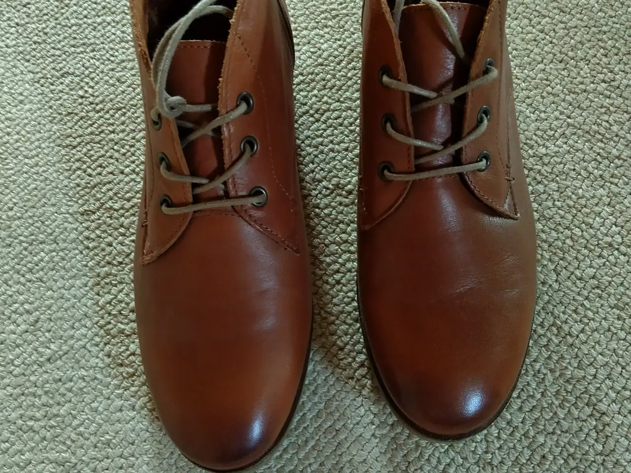 Billede 1 - Ankelstøvler i cognac farvet læder 