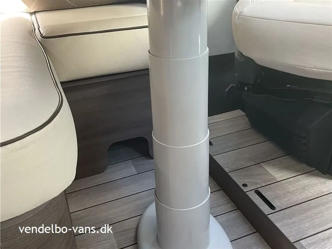 Billede 10 - 2025 - McLouis Mc4   160 cm bred dobbeltseng i midten bagerst som kan hæve/sænke