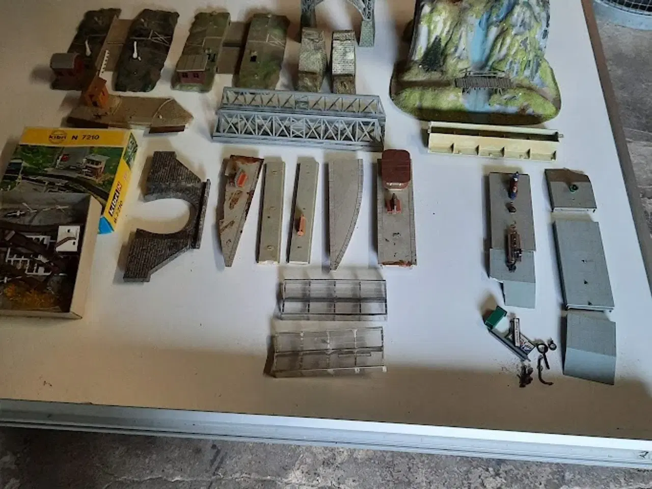 Billede 16 - Modeltog HO - lokomotiver - vogne - skinner - huse
