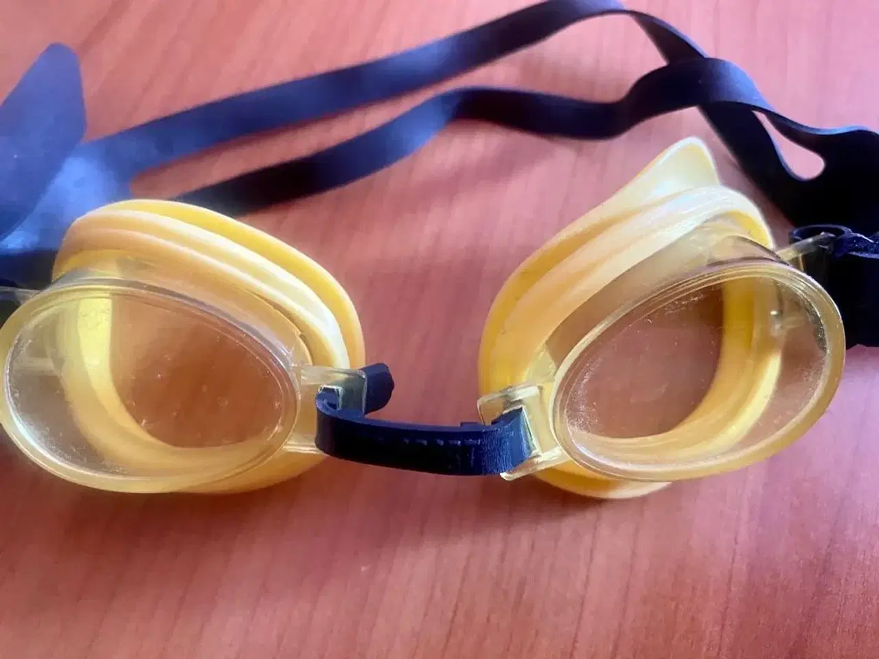 Billede 2 - Børne svømmebriller til salg