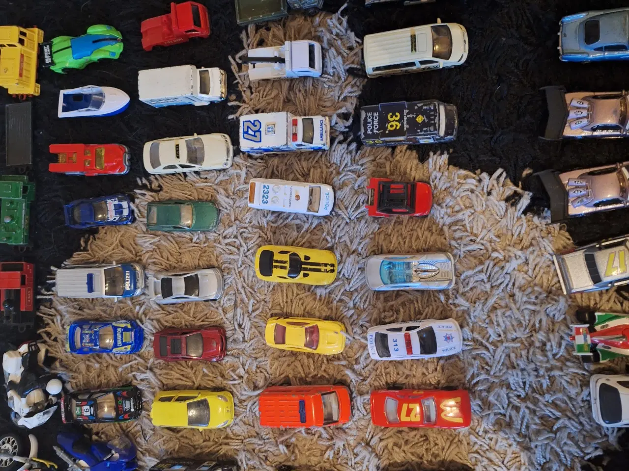Billede 2 - Forskellige farver legetøjs biler