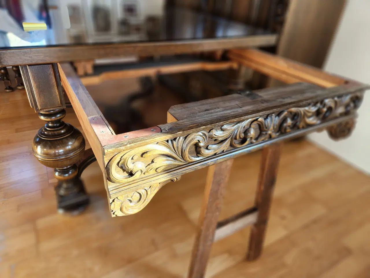 Billede 5 - Komplet spisestue i mørkbejdset eg.