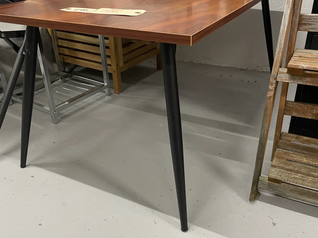 Billede 2 - Sofabord i rød melamin bordplade