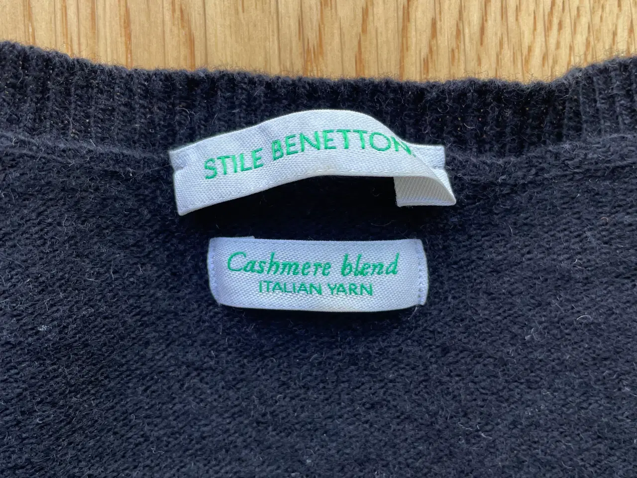 Billede 2 - Benetton sort uldcardigan 