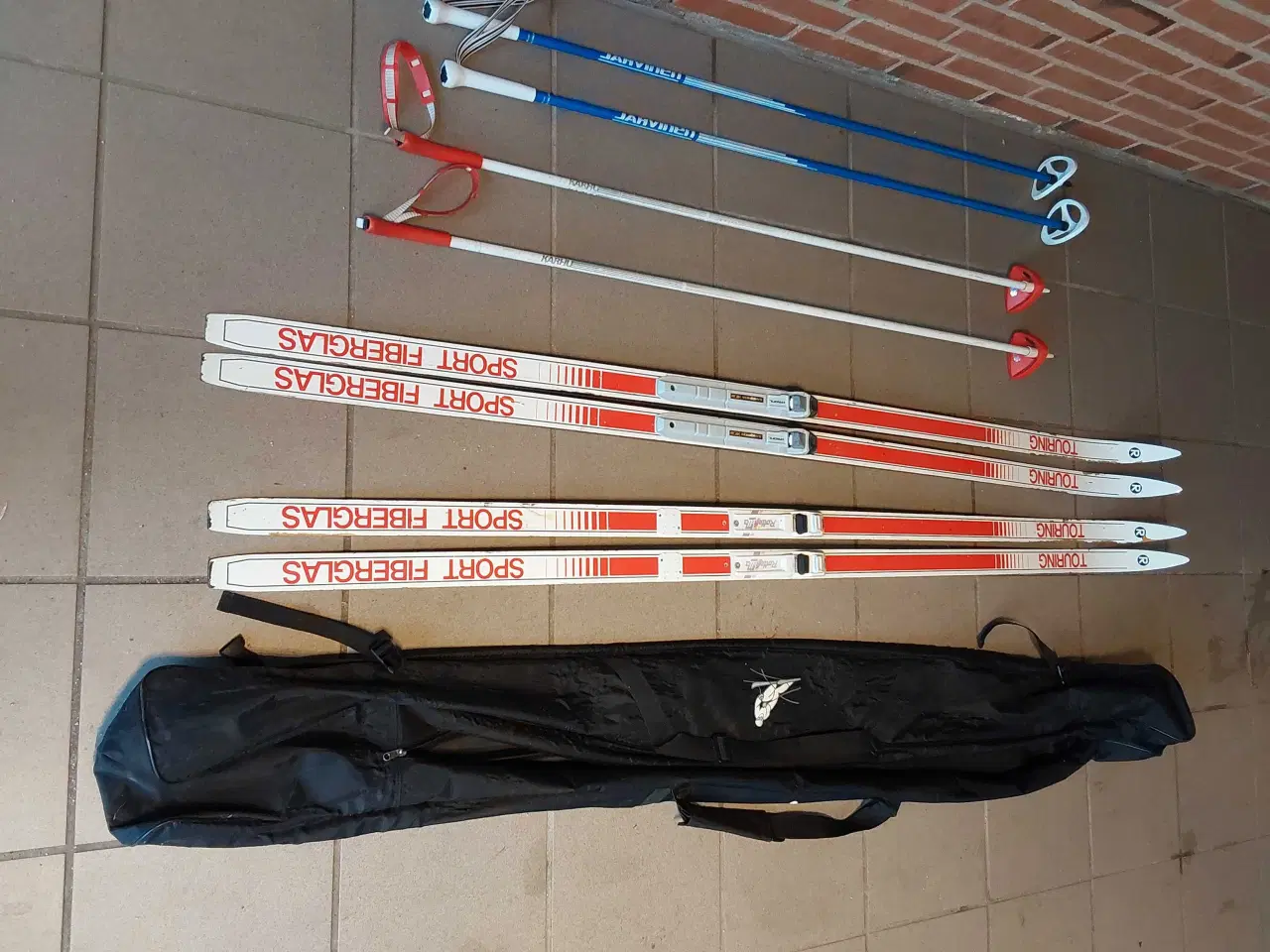 Billede 3 - Langrend ski 2 par med stave og opbevaringspose