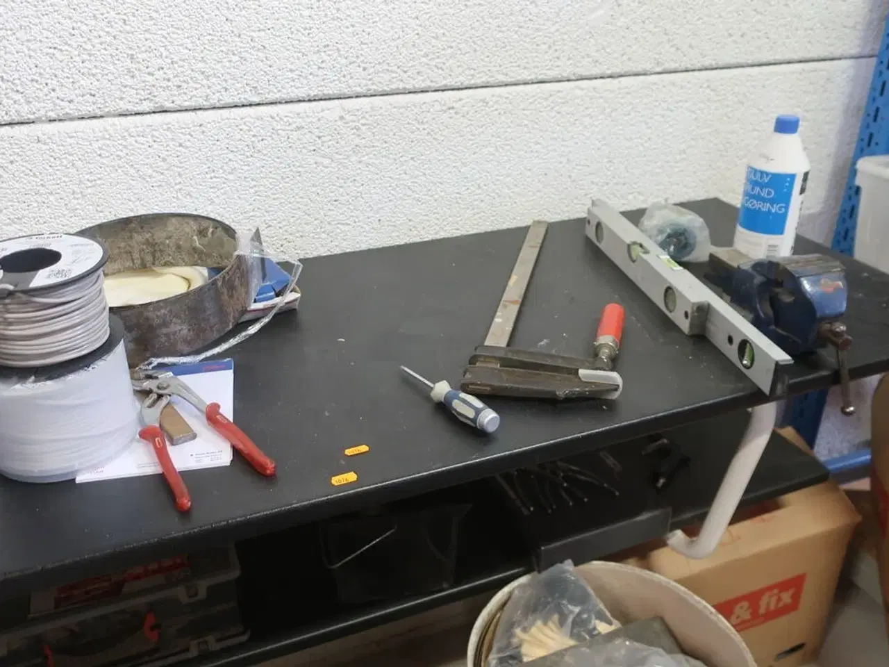 Billede 3 - Arbejdsbord med div. Værktøj