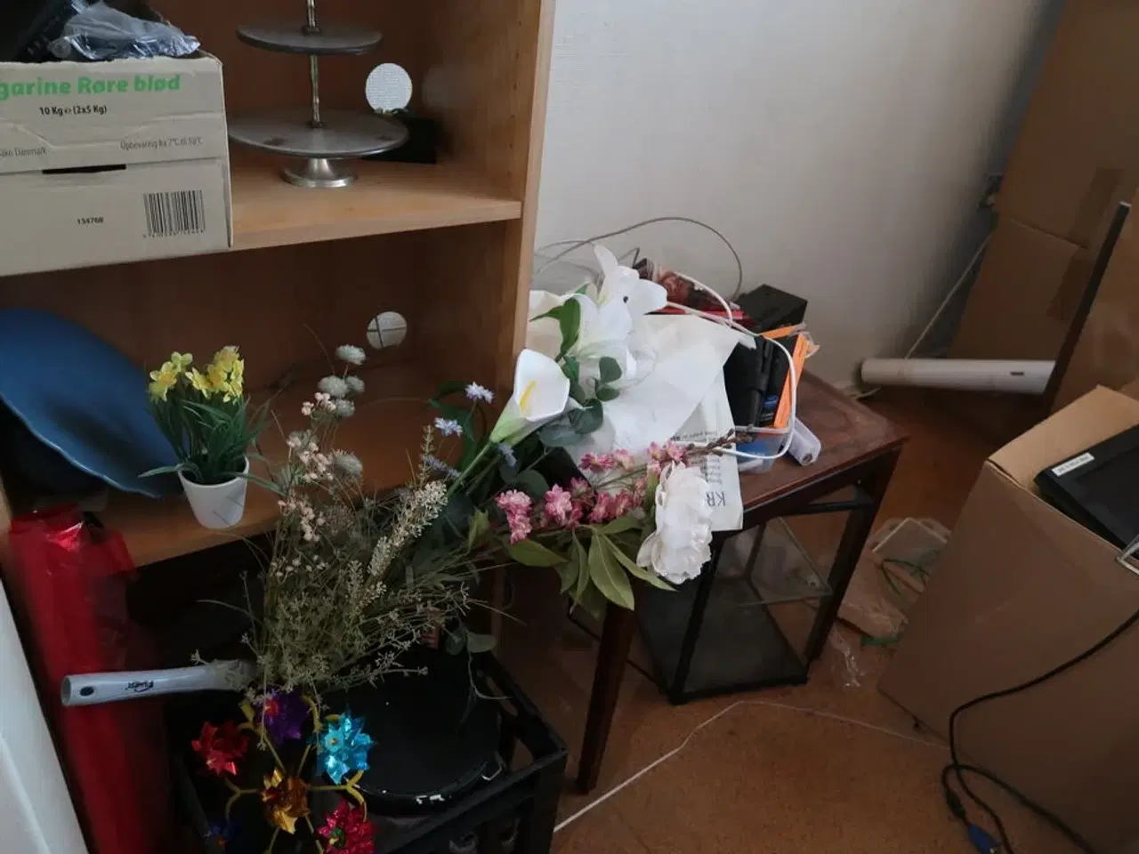 Billede 2 - Div. indhold i rum