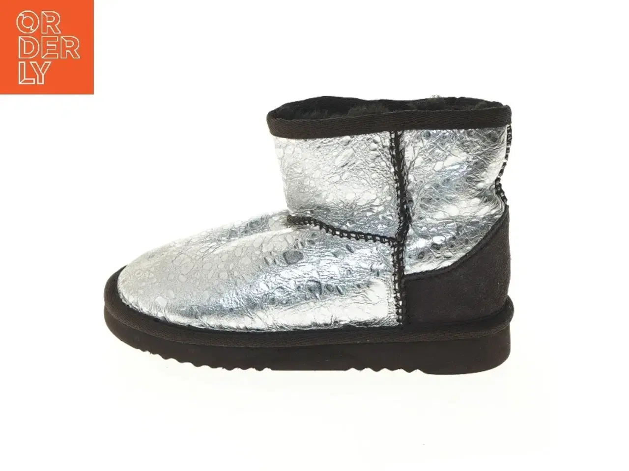 Billede 1 - Sølvfarvede støvler med pelsfor (str. fod 22 cm)