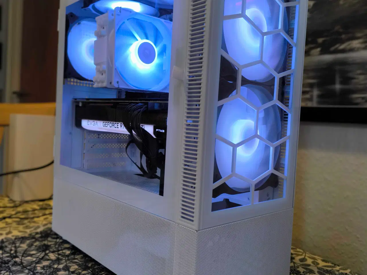 Billede 1 - ​Stilrent Black & White Gaming Build – i7-9700K / 