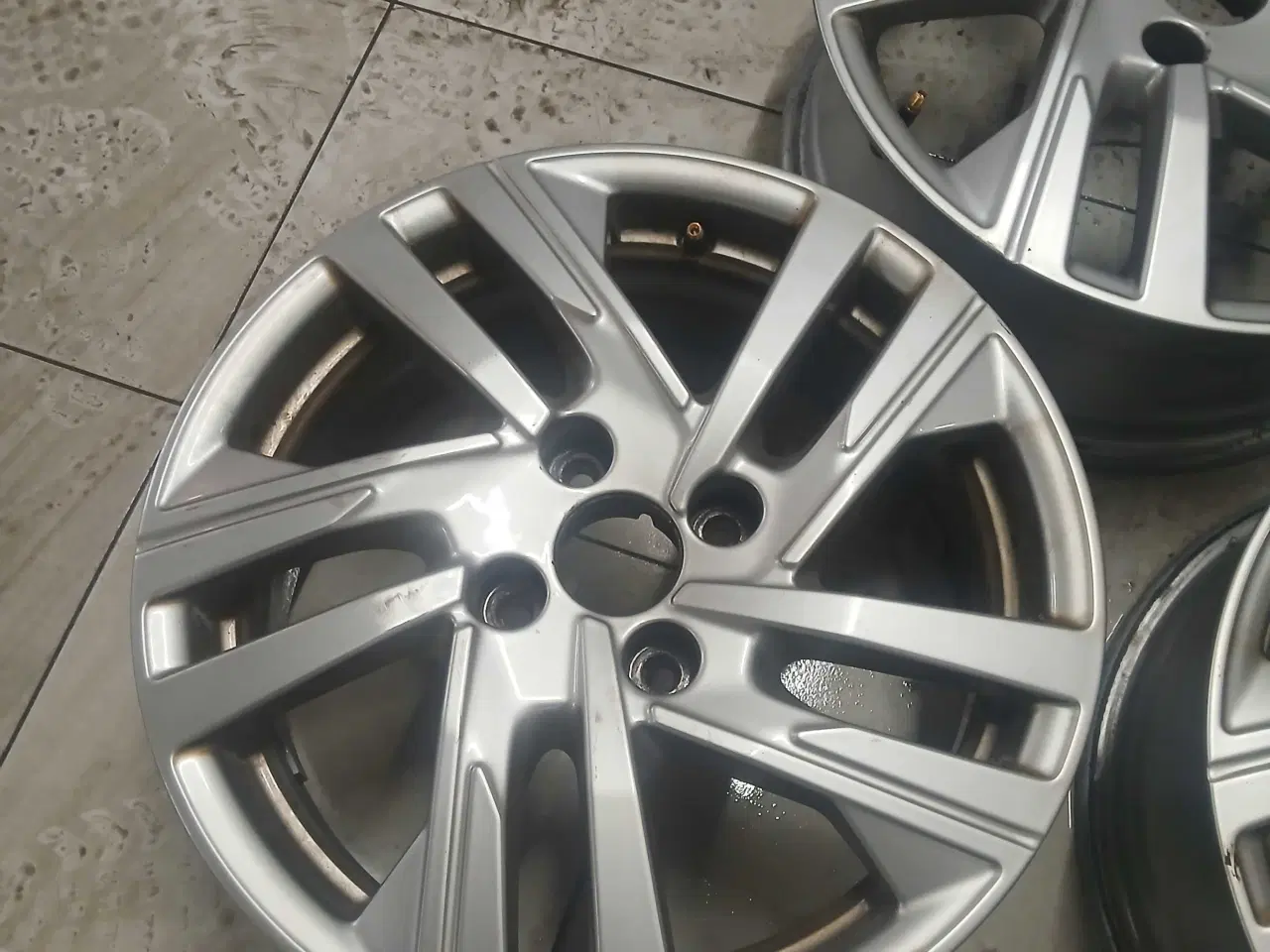 Billede 1 - Alufælge til peugoet 208