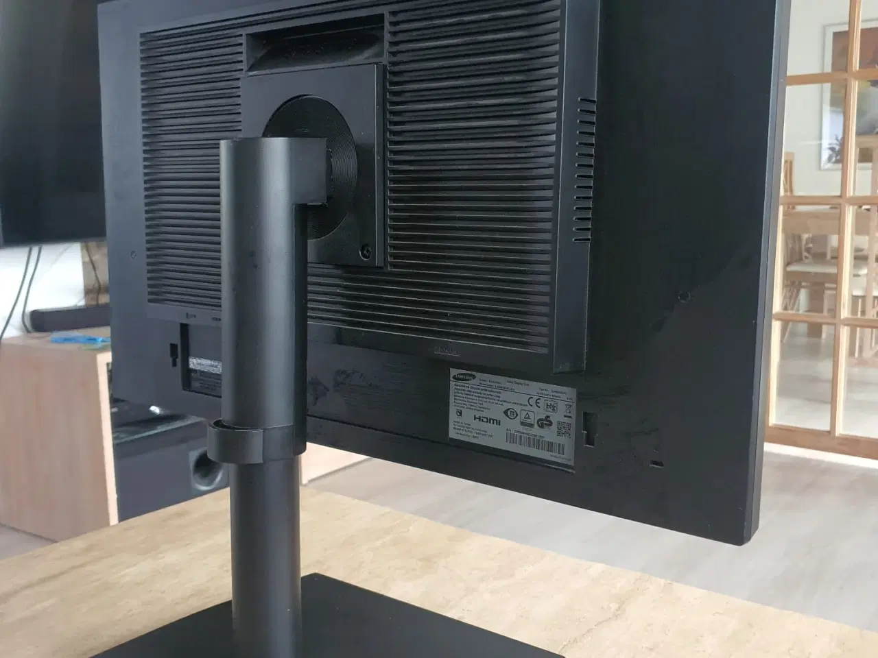 Billede 2 - Samsung S24E650BW 24" IPS-skærm – God stand