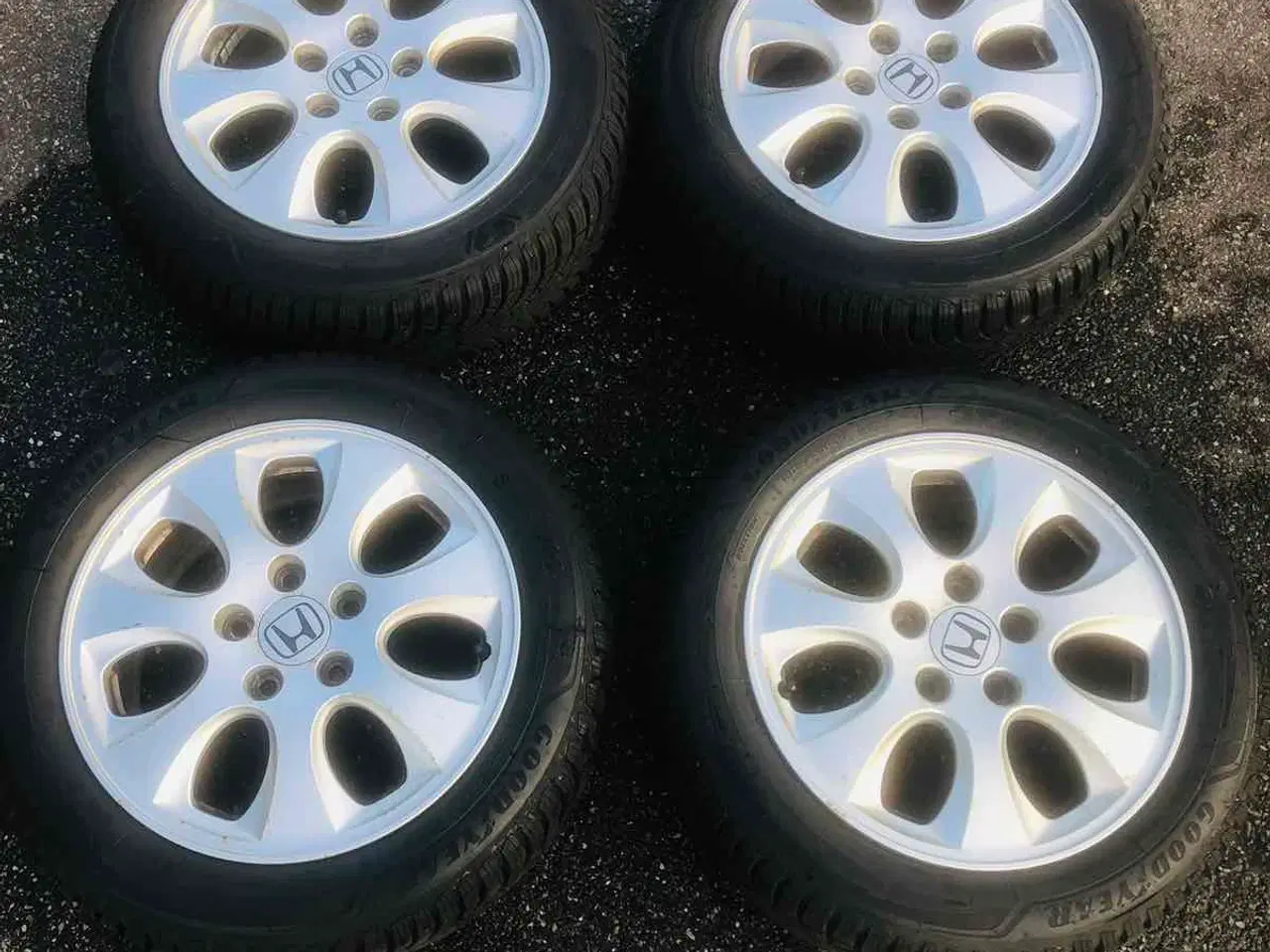Billede 1 - 16" alufaelge 5x114.3 med vinterdæk