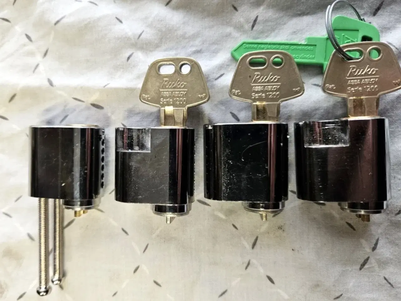 Billede 1 - 4 stk ens Ruko låsecylinder. 