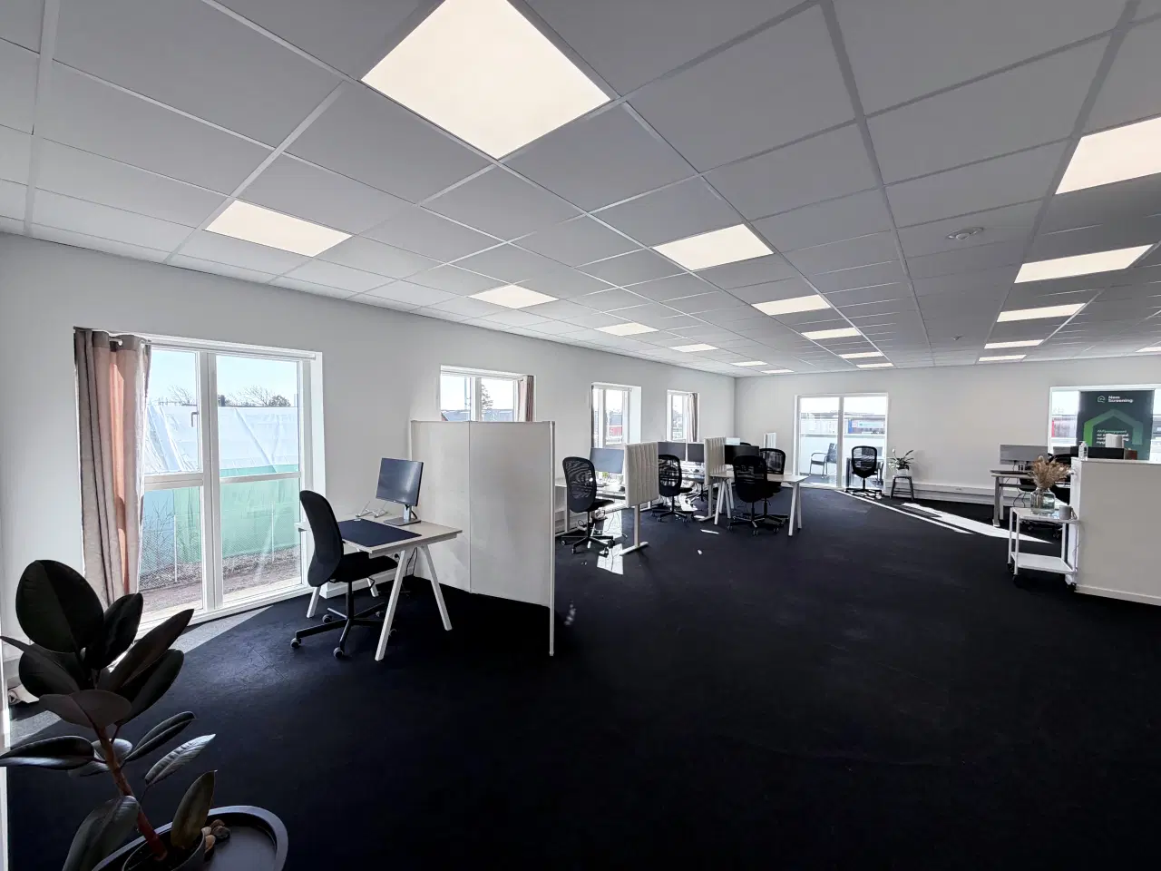 Billede 4 - Nyere stor lyst kontor med egen altan