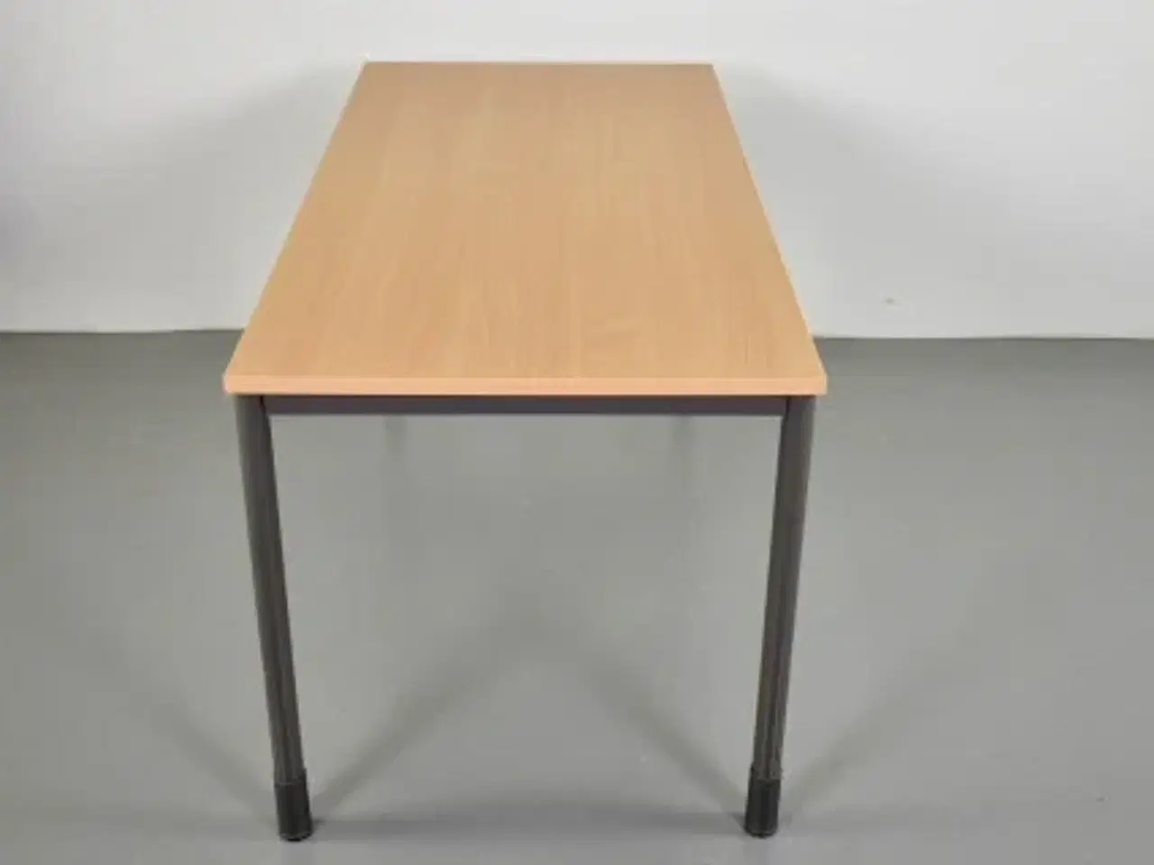 Billede 5 - Kinnarps konferencebord i bøg med grå metalben