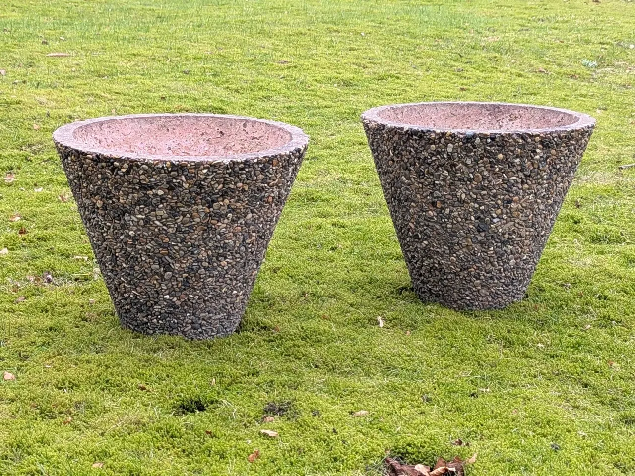 Billede 1 - 2 store Havekrukker/plantekrukker