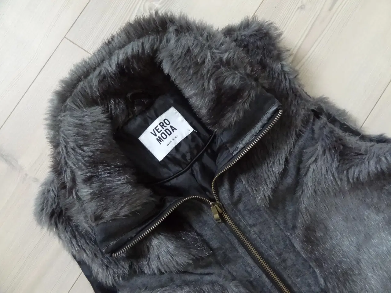 Billede 4 - Vest, Pelsvest, Pels, Vero Moda Str S
