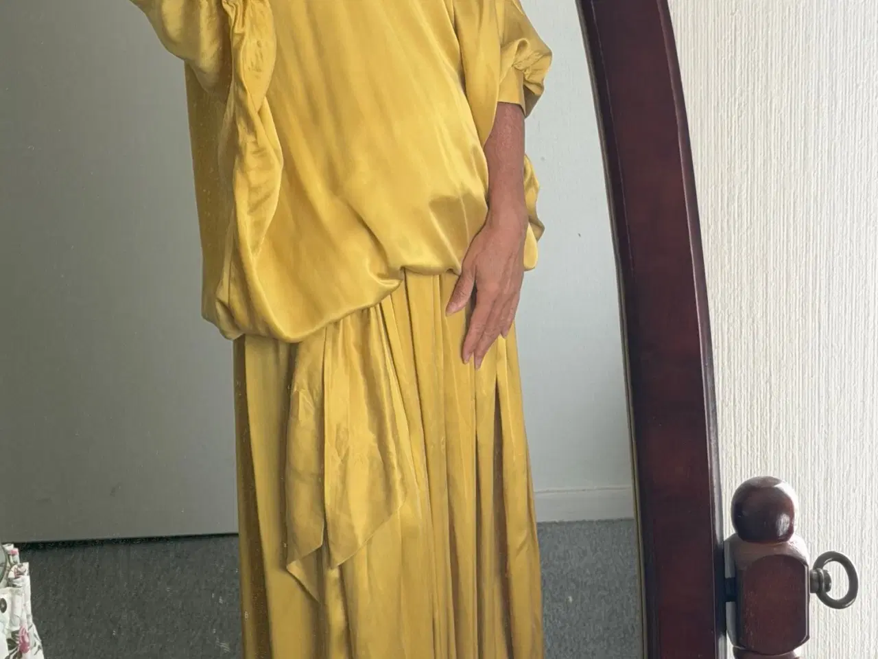 Billede 1 - Papagena silke sæt nederdel samt bluse str. M