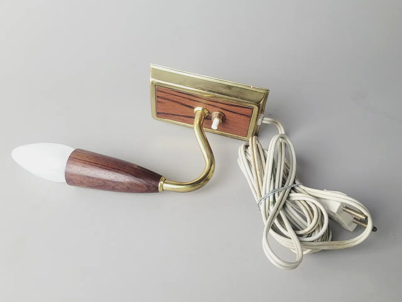 Billede 8 - ⭐️· Super flot retro væglampe i teak og messing