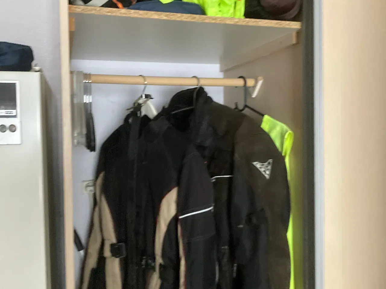 Billede 2 - MC Jakker og div udstyr.