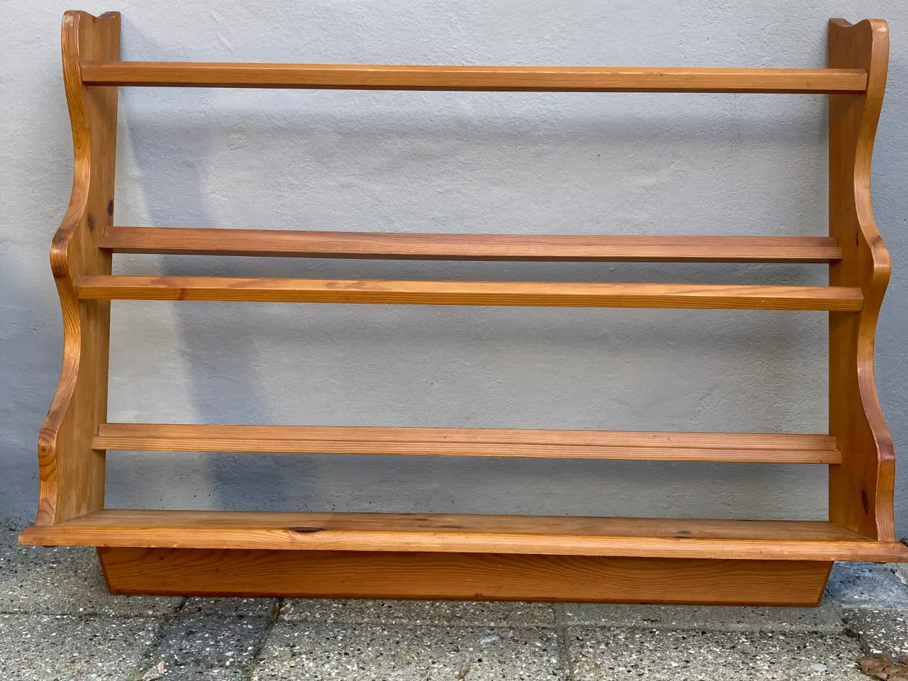 Billede 2 - Vintage 1970’er tallerkenrække i fyrretræ