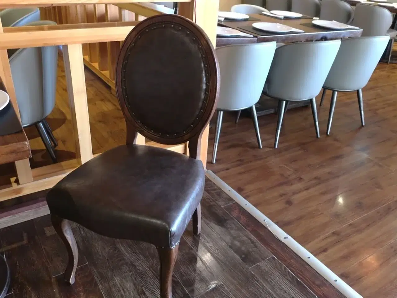 Billede 3 - Bord med to stole