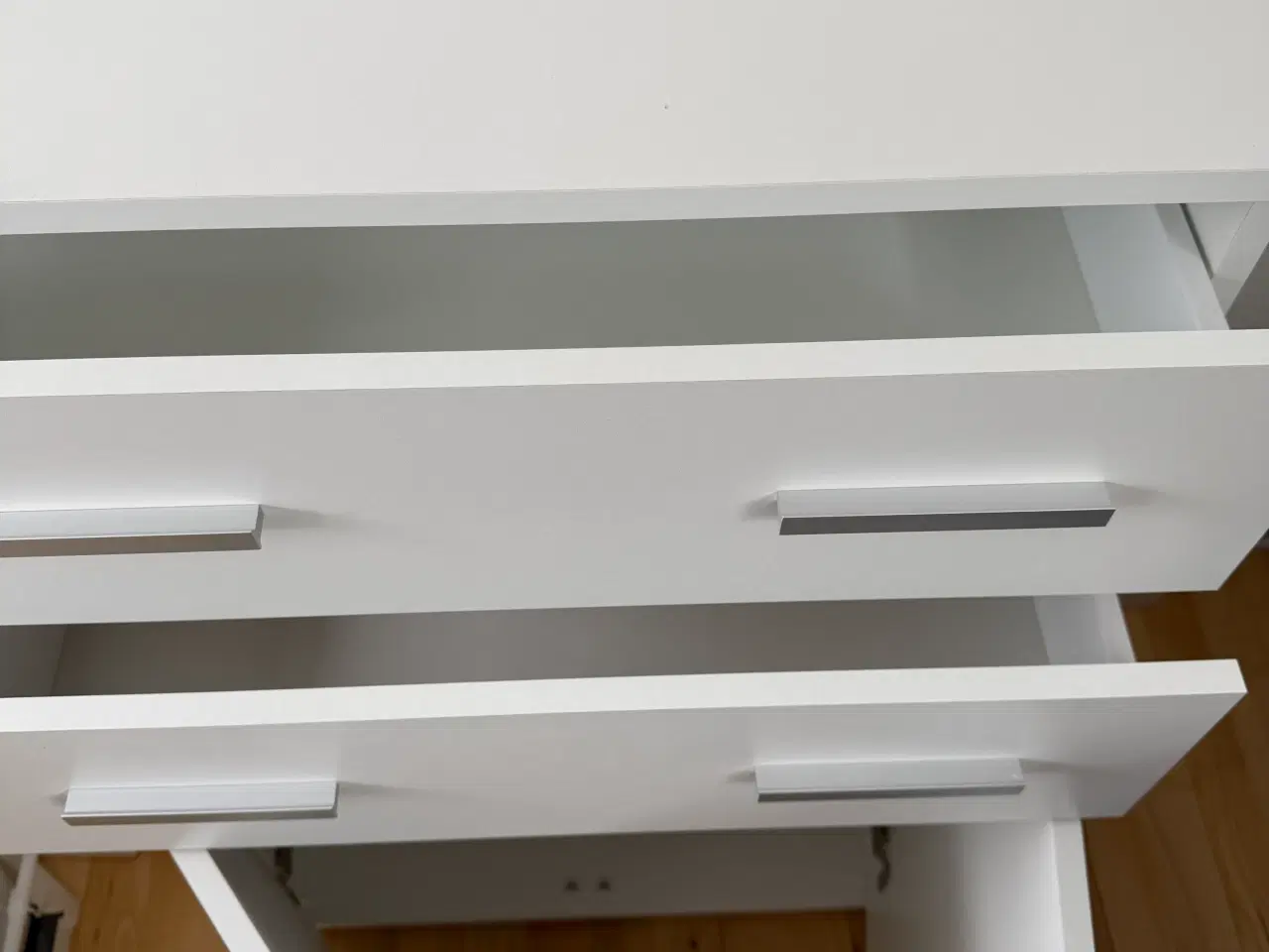 Billede 3 - Kommode med 2 skuffer og skab med en hylde 