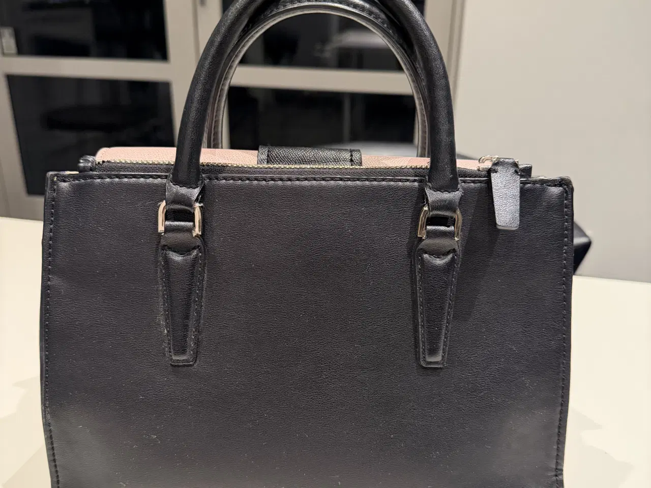 Billede 3 - Elegant Guess håndtaske med matchende pung/clutch