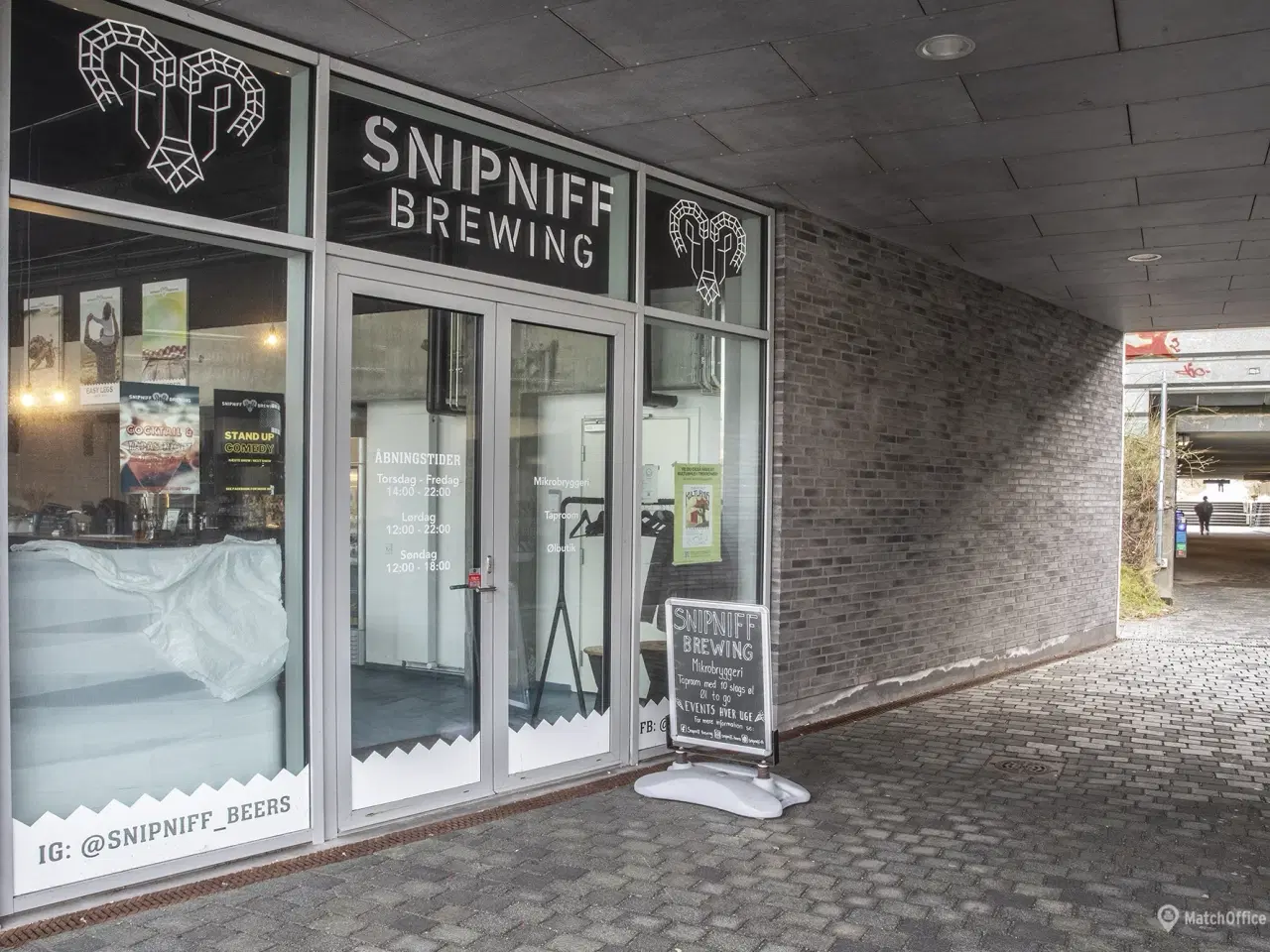 Billede 1 - Centralt beliggende butikslejemål  ved Trekroner Station