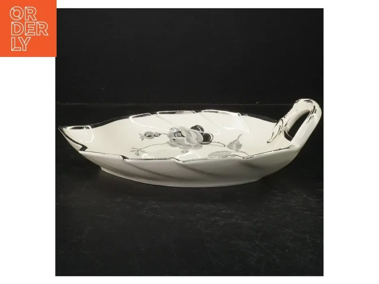 Billede 2 - Porcelæn fad med sort rose mønster fra KPM (str. 29x22 cm)