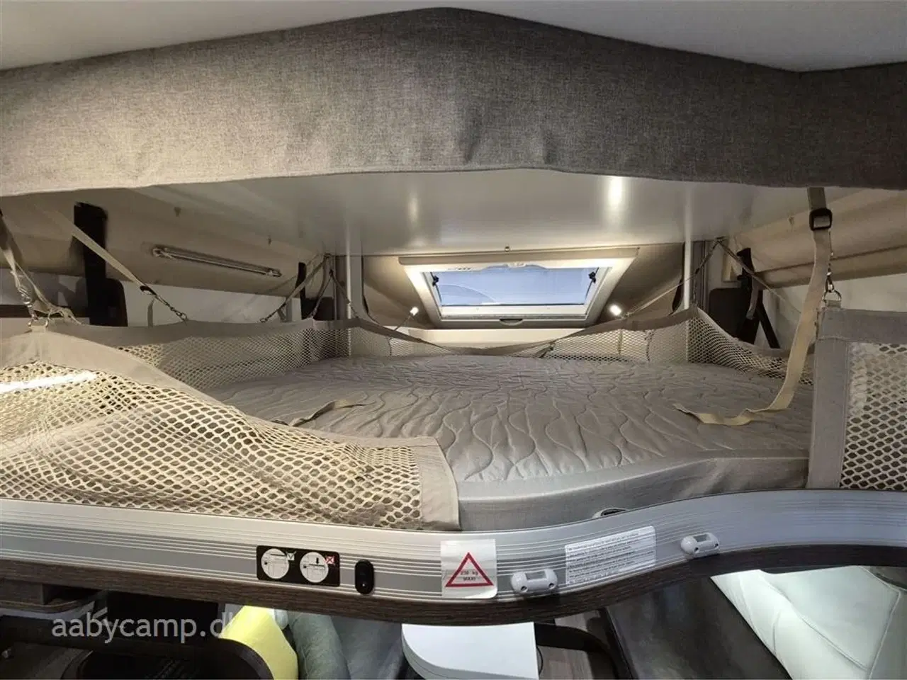 Billede 11 - 2020 - Benimar Tessoro 497 Northautokapp   Nk Pakke. Automatgear. solceller. Batteri. Inverter. Markise. Lædersæder. Hæve/sænkbar Queensbed. Varme på spildevandstank.