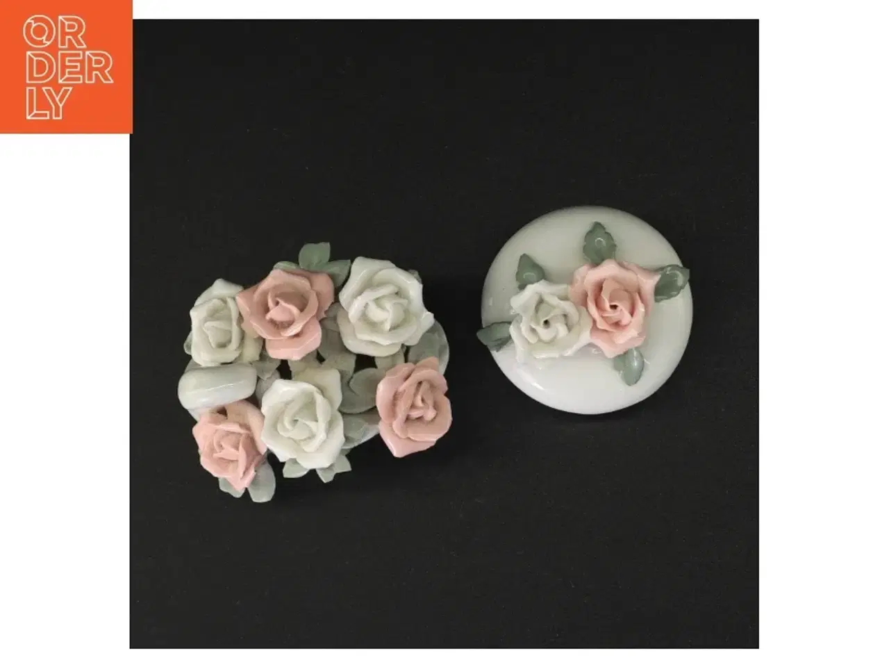 Billede 2 - Porcelænssvane med blomsterdekoration og krukke (str. Svane 9 x 8 x 8 cm krukke 7 x 6 cm)