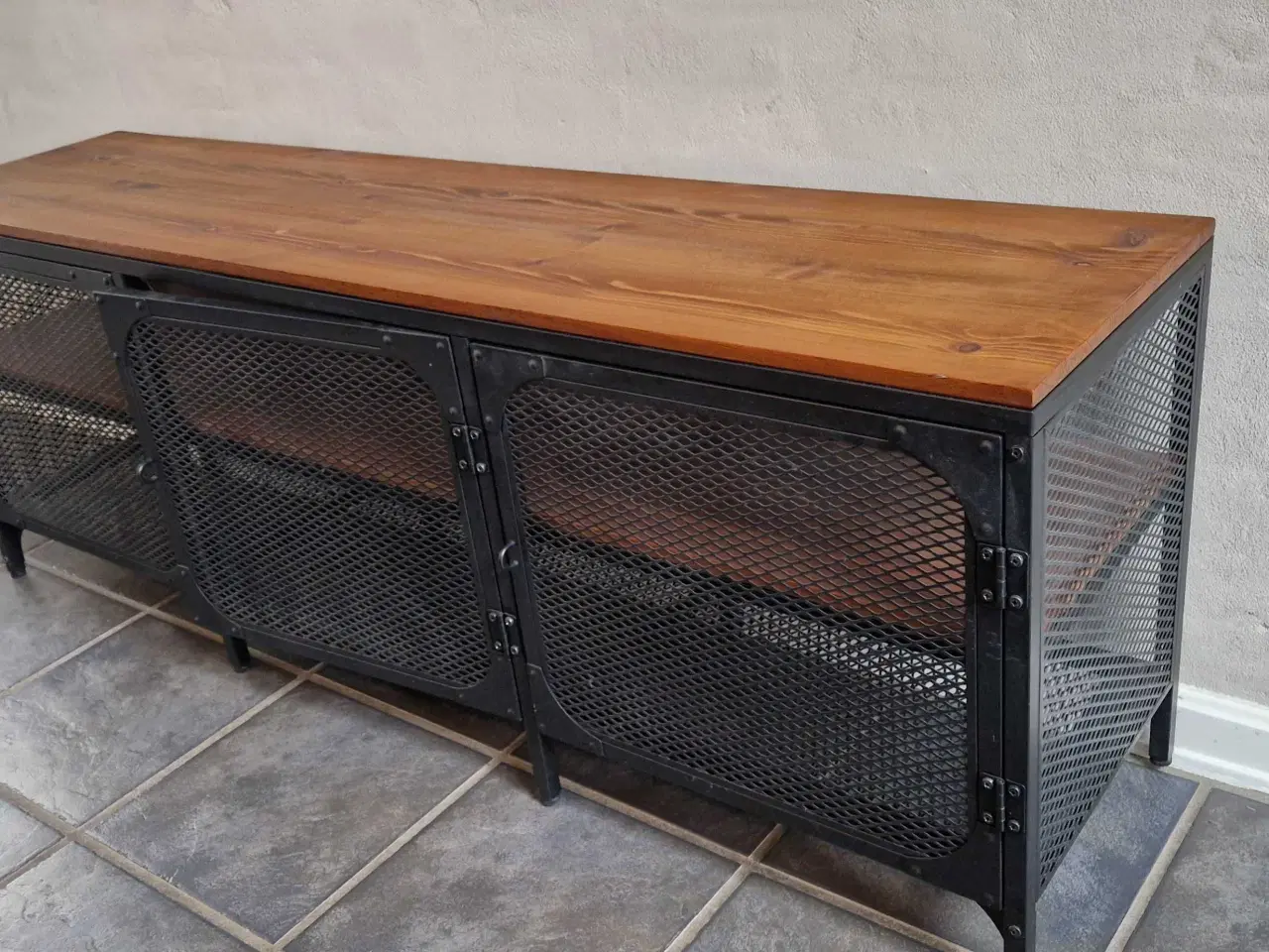 Billede 2 - FJÄLLBO Tv-bord, sort IKEA