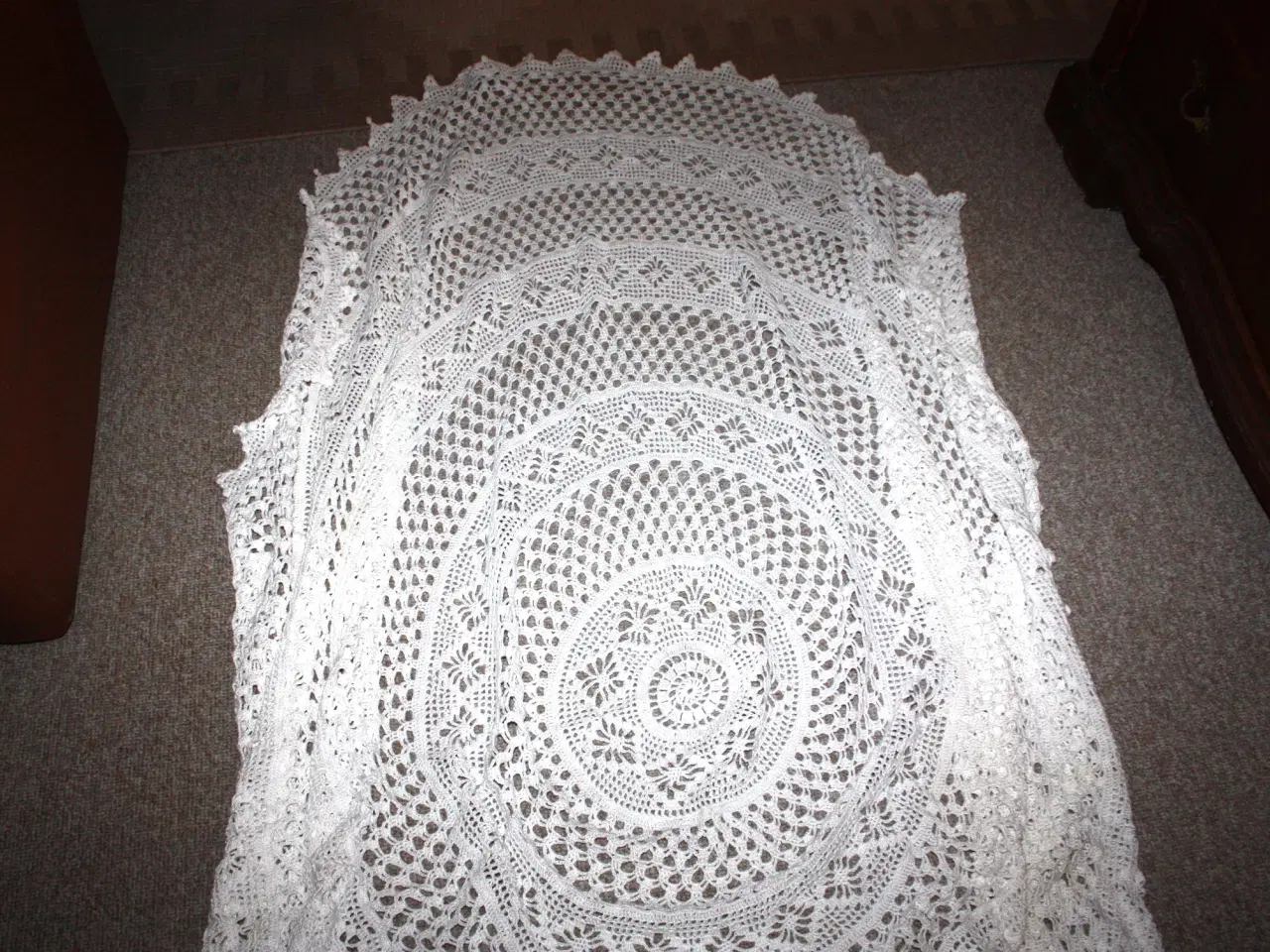 Billede 2 - Hæklet dug med en diameter på 180 cm