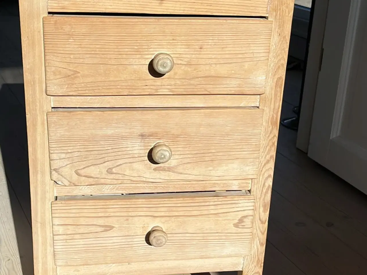 Billede 1 - Lille fin kommode