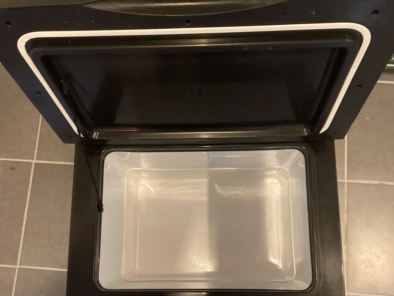 Billede 1 - Waeco Cool 38 L køle / fryse boks.