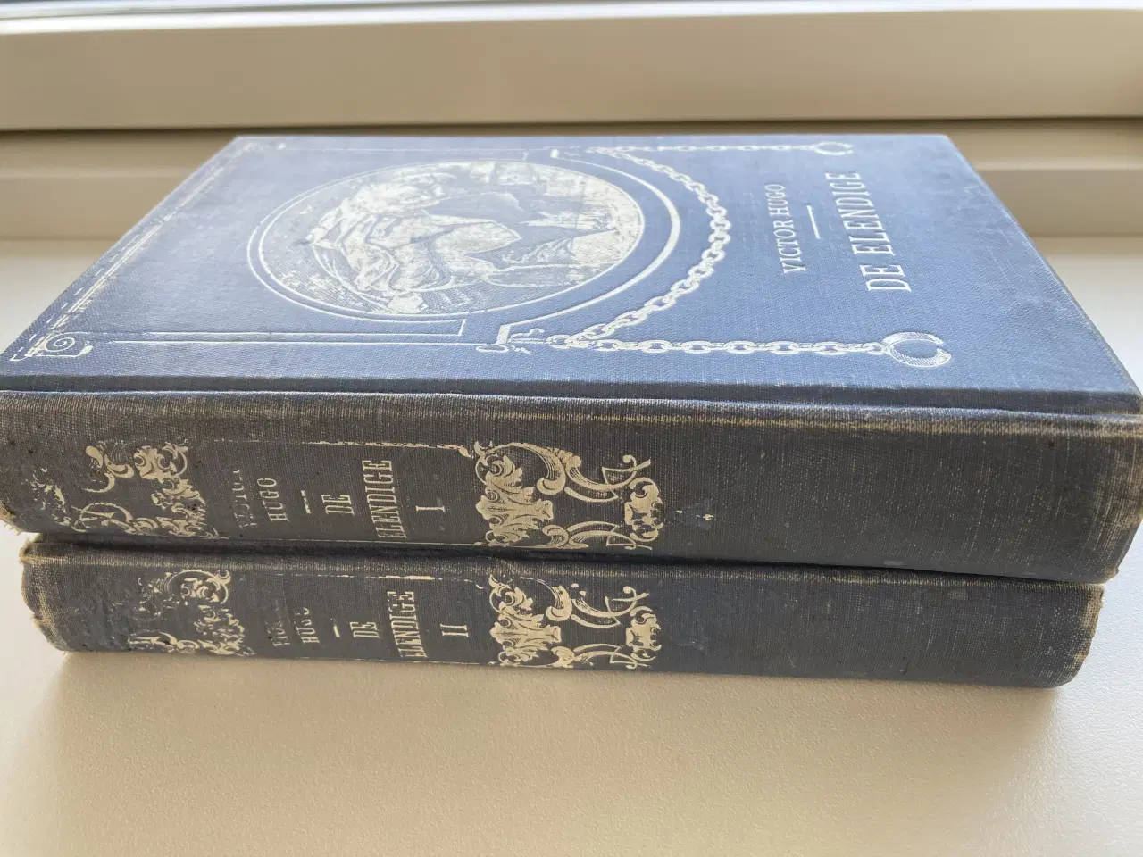 Billede 2 - De elendige af Victor Hugo, 2 bind, samlet