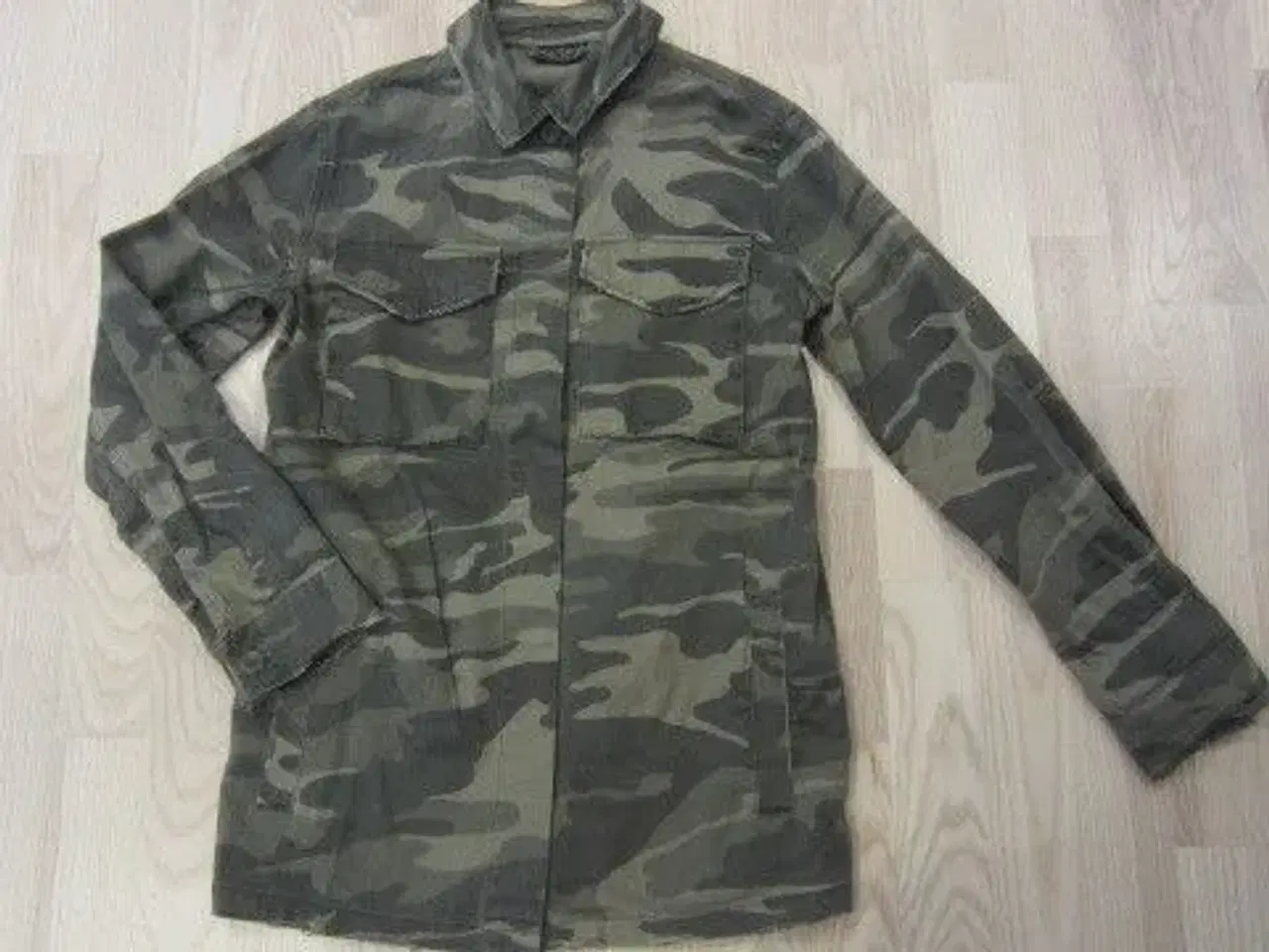 Billede 1 - Str. 32 / UK 4, camouflage jakke