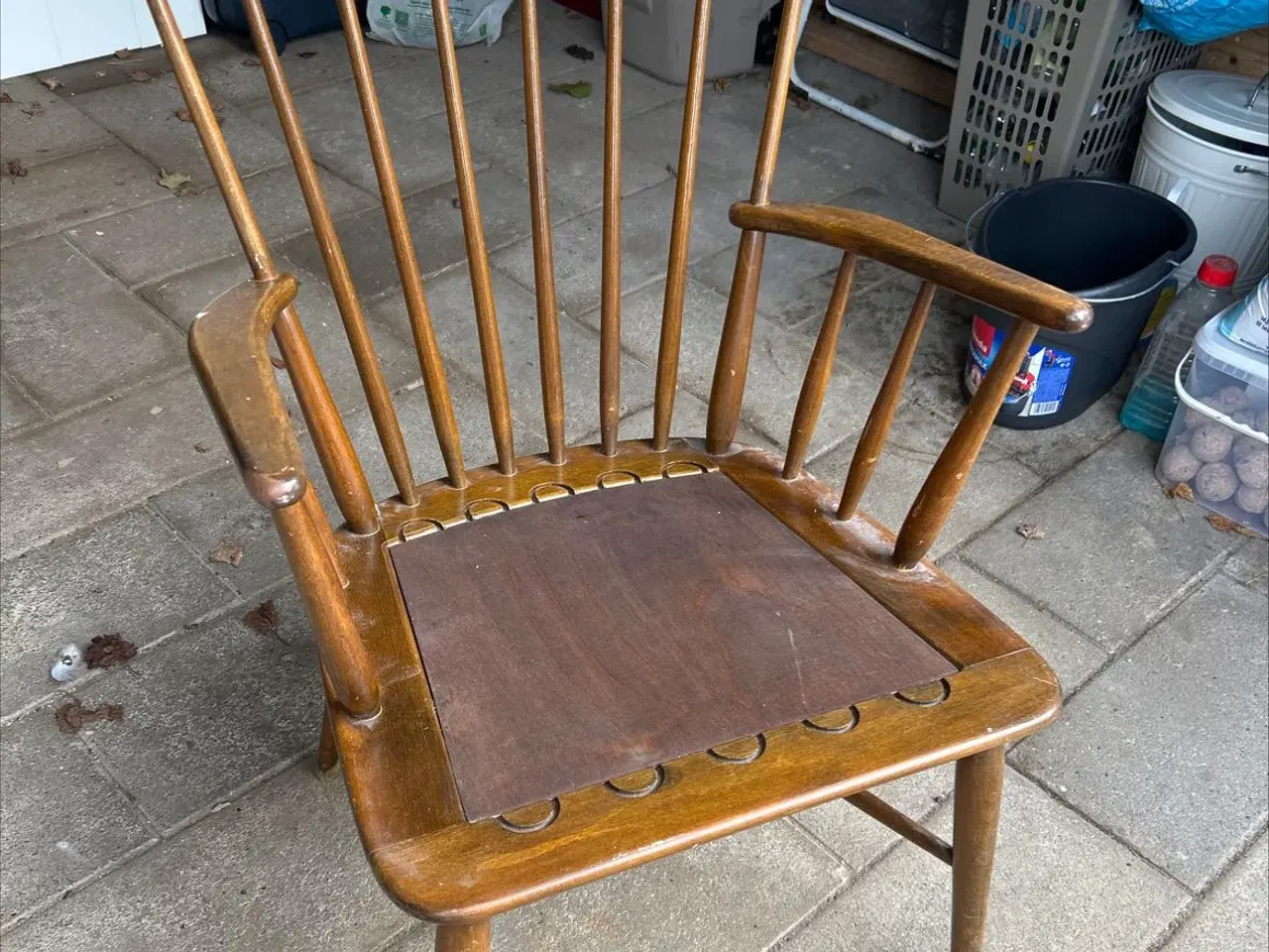 Billede 1 - Dejlig gammel stol god at sidde i 