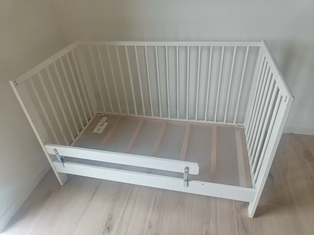 Billede 1 - Tremmeseng ikea