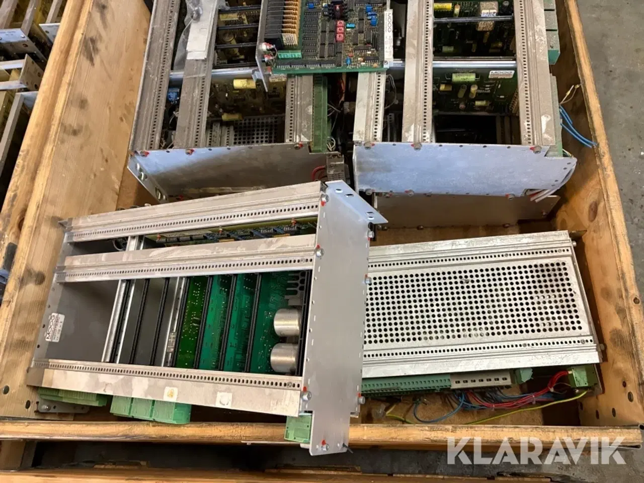 Billede 4 - Samlet lot med komponenter til blæsemaskiner til plastindustrien - 12 paller