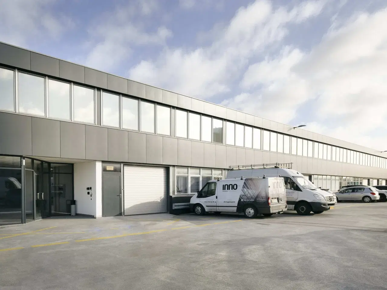 Billede 9 - Møbleret kontor til 2  på Fuglebækvej  - Nyd dit nye kontors adgang til parkering og særlige fordele. Mulighed for arkiv på 11 m2 