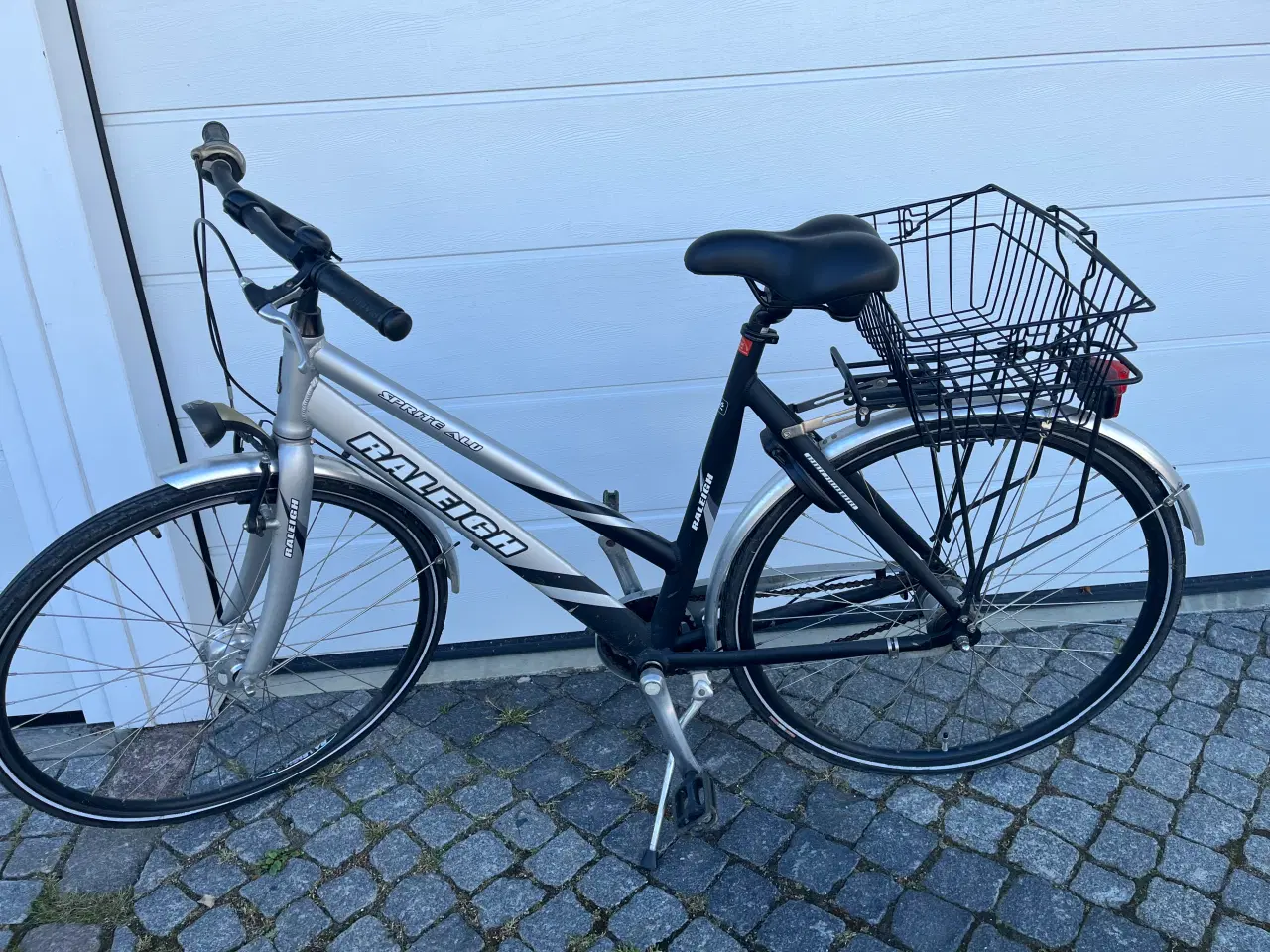 Billede 1 - Sølvfarvet dame cykel